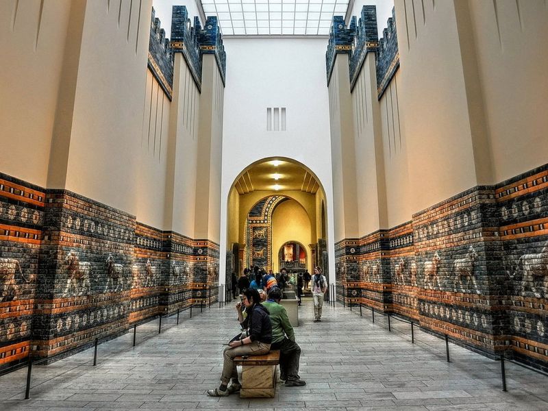Экскурсия Пергамский музей. Истории самых необычных экспонатов мира