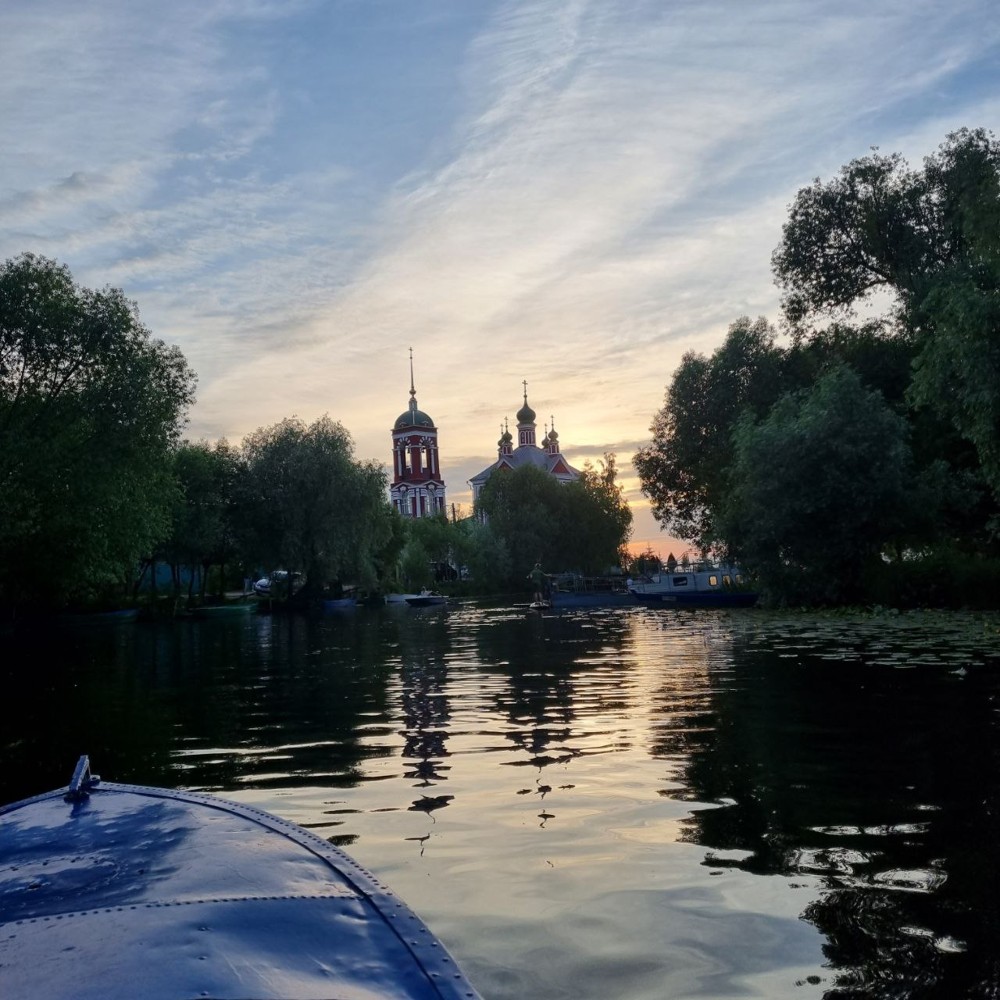 Переславская Венеция: водная прогулка на моторной лодке