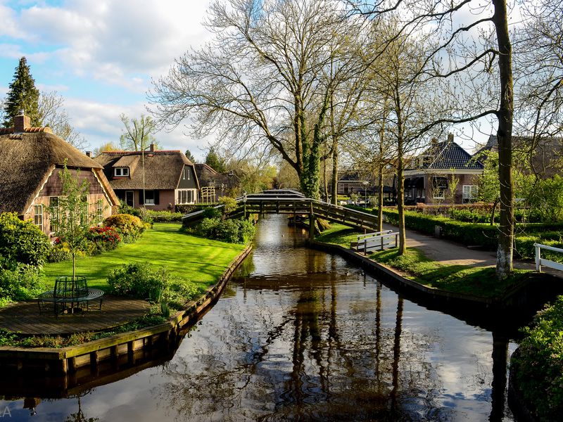 Гитхорн: деревушка с каналами вместо дорог (6/7)