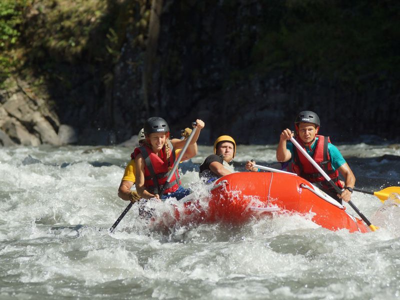 Рафтинг по быстрым волнам Арагви (5/7)