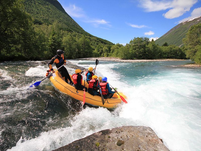 Рафтинг по быстрым волнам Арагви (3/7)