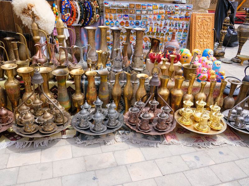 Cedtybhs bp fpth,fql;fyf. Что можно привезти из баку. Сувениры из грузии. Сувениры из азербайджана. Чарыки азербайджанские.