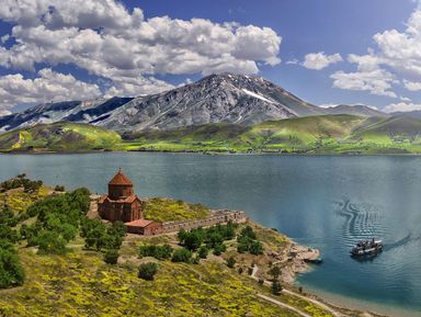 Фото - Экскурсия: "Из Гюмри — в горнолыжный Цахкадзор и к голубоглазому Севану" Фото - Экскурсия: "Из Гюмри — в горнолыжный Цахкадзор и к голубоглазому Севану"