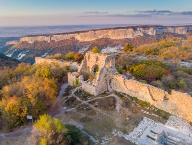 Фото 2 - Экскурсия: "Средневековье в Крыму: пещерный Мангуп-Кале" Фото 2 - Экскурсия: "Средневековье в Крыму: пещерный Мангуп-Кале"