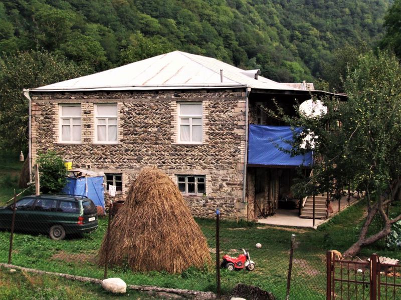 Рафтинг по быстрым волнам Арагви (4/7)