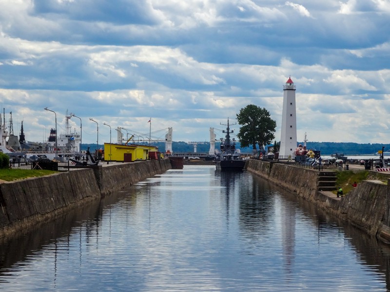 Город-крепость Кронштадт и Нижний парк Петергофа (в мини-группе)