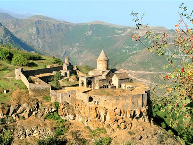 Фото - Экскурсия: "Путешествие в Татев: история, пейзажи и вино" Фото - Экскурсия: "Путешествие в Татев: история, пейзажи и вино"