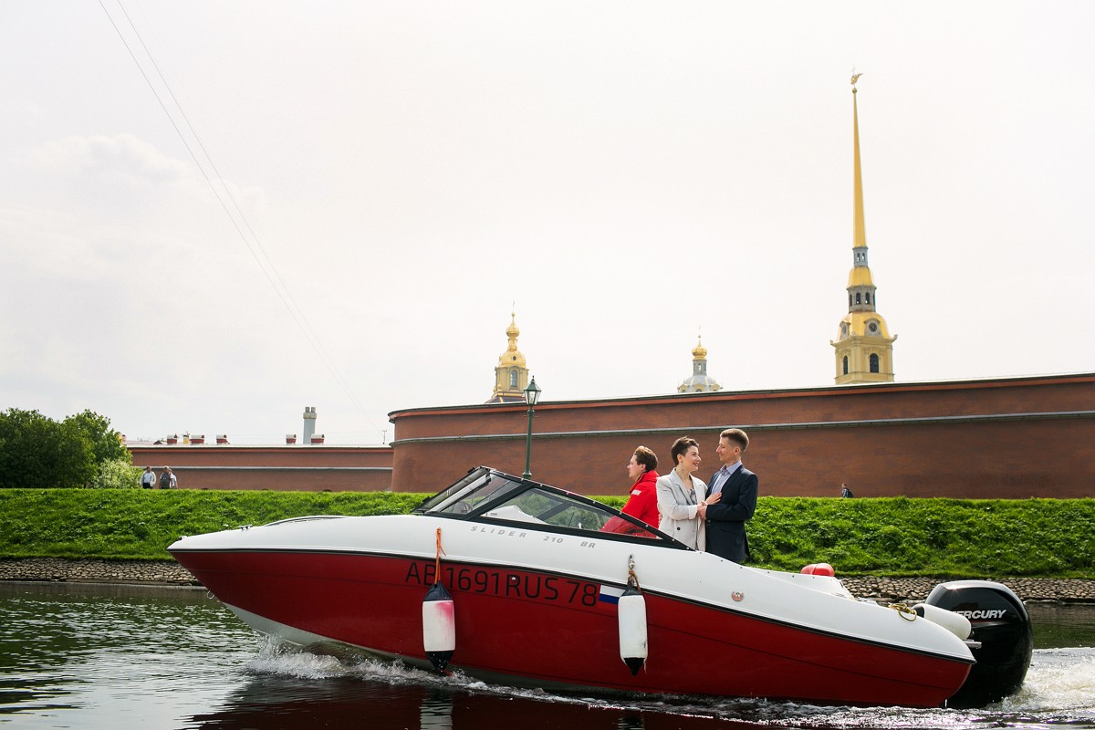 Фото 3 - Экскурсия: "На ярком катере — по рекам и каналам Петербурга"