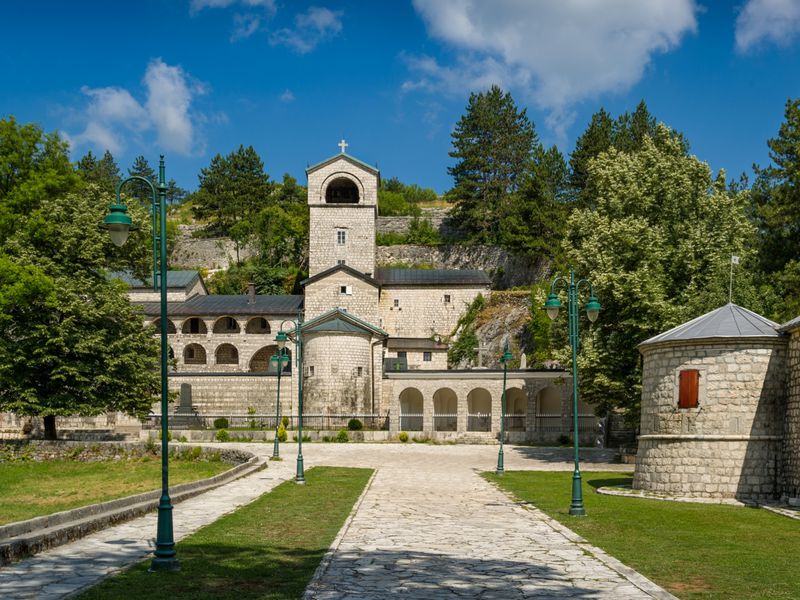 Фото 1 - Экскурсия: "Наследие старинного Цетинье и Липская пещера"