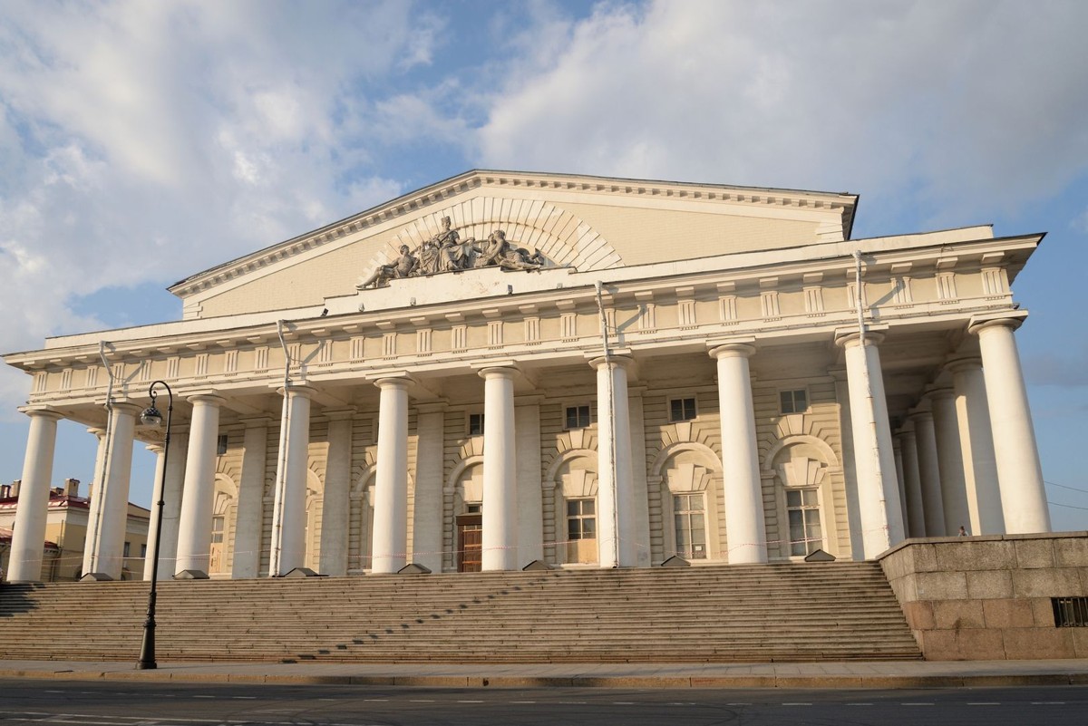 Васильевский остров: аудиоэкскурсия от метро «Спортивная»