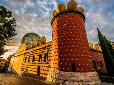 Фото - Экскурсия: "Секреты театра-музея Сальвадора Дали" Фото - Экскурсия: "Секреты театра-музея Сальвадора Дали"
