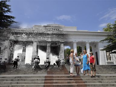 Фото 3 - Экскурсия: "Из Алушты — в Балаклаву и легендарный Севастополь" Фото 3 - Экскурсия: "Из Алушты — в Балаклаву и легендарный Севастополь"