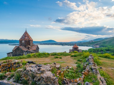 Храм Гарни, монастырь Гегард и озеро Севан за один день