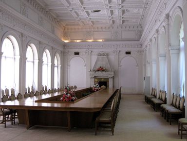 Фото 3 - Экскурсия: "Автобусная экскурсия в Ялту, Ливадию и Никитский сад" Фото 3 - Экскурсия: "Автобусная экскурсия в Ялту, Ливадию и Никитский сад"
