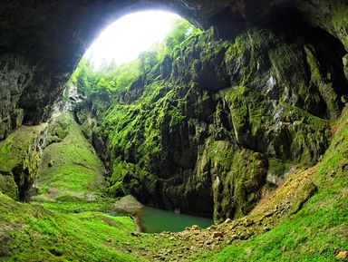Моравский крас, пропасть Мацоха и город Брно