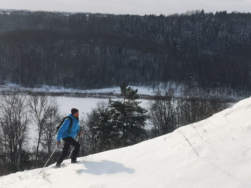 На снегоступах по Изборским холмам (3/9)