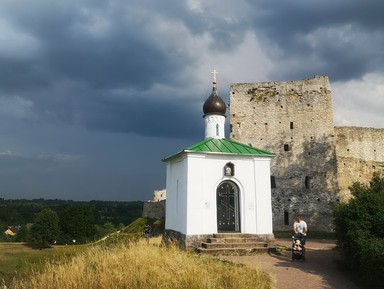 Фото 3 - Экскурсия: "Дух Древней Руси и былинные пейзажи в Изборске" Фото 3 - Экскурсия: "Дух Древней Руси и былинные пейзажи в Изборске"