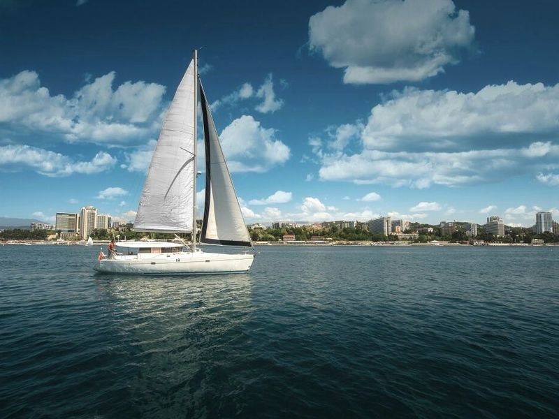 Морская прогулка на частной яхте
