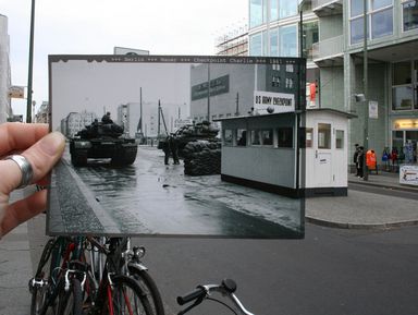 Фото 3 - Экскурсия: "Вдоль Берлинской стены на велосипедах: всё о символе послевоенной Германии" Фото 3 - Экскурсия: "Вдоль Берлинской стены на велосипедах: всё о символе послевоенной Германии"