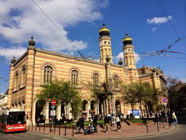 Фото 2 - Экскурсия: "Еврейский квартал Будапешта: новая жизнь среди старых камней" Фото 2 - Экскурсия: "Еврейский квартал Будапешта: новая жизнь среди старых камней"