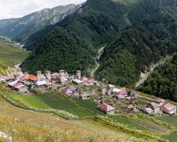 Переход к селу Адиши