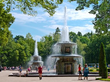 Фото 2 - Экскурсия: "Дворцы, великолепный парк и фонтаны Петергофа" Фото 2 - Экскурсия: "Дворцы, великолепный парк и фонтаны Петергофа"