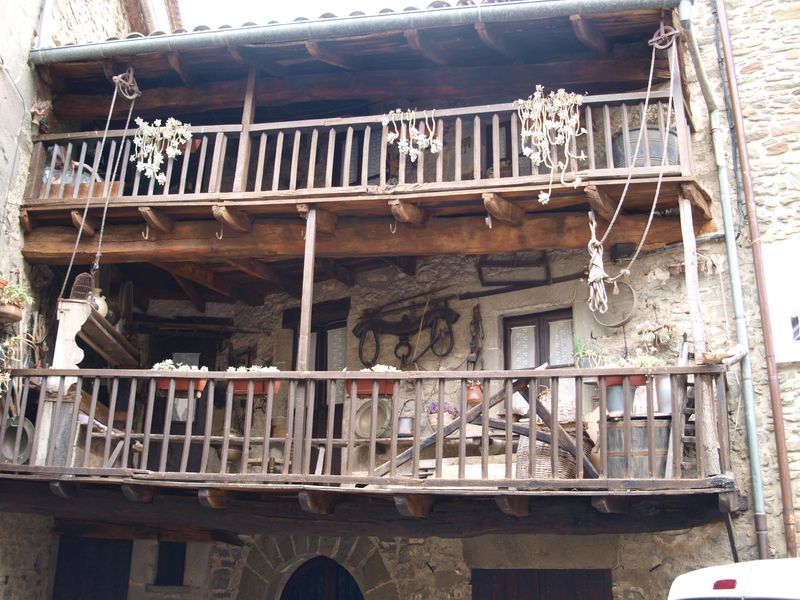 Каталонские крепости: Бесалу, Рупит и Кастельфольит-де-ла-Рока (2/6)