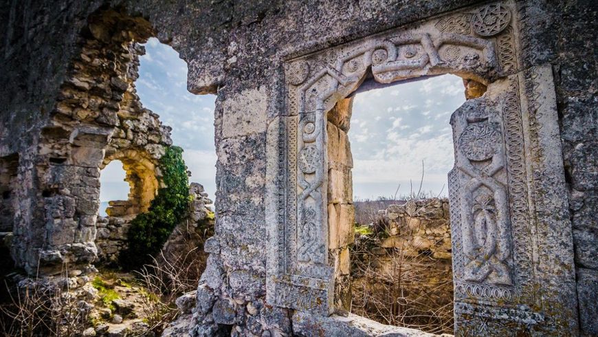 Средневековье в Крыму: пещерный Мангуп-Кале