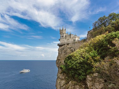 Фото - Экскурсия: "Курортная Алупка, Ливадийский дворец и замок Ласточкино гнездо" Фото - Экскурсия: "Курортная Алупка, Ливадийский дворец и замок Ласточкино гнездо"