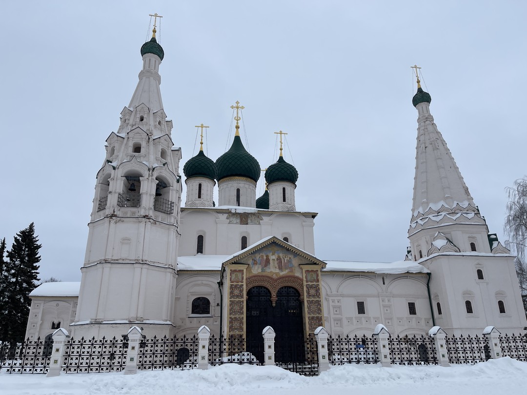 Путеводитель сказки. Парк стрелка ярославль. Путеводитель. Жива ярославль. Сказки живут в ярославле.