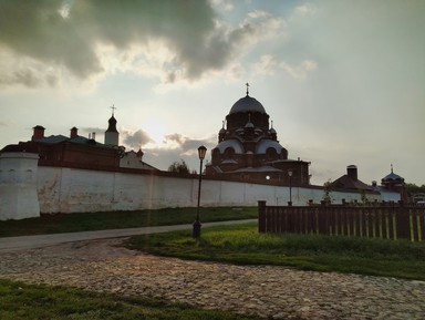 Фото - Экскурсия: "Свияжск, Раифский монастырь и Храм всех религий" Фото - Экскурсия: "Свияжск, Раифский монастырь и Храм всех религий"