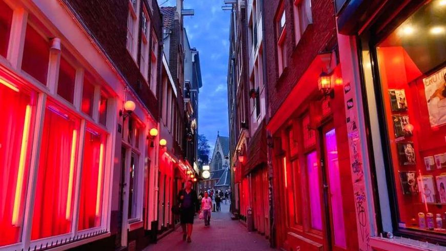 Квартал красных фонарей после захода солнца - необычные экскурсии в